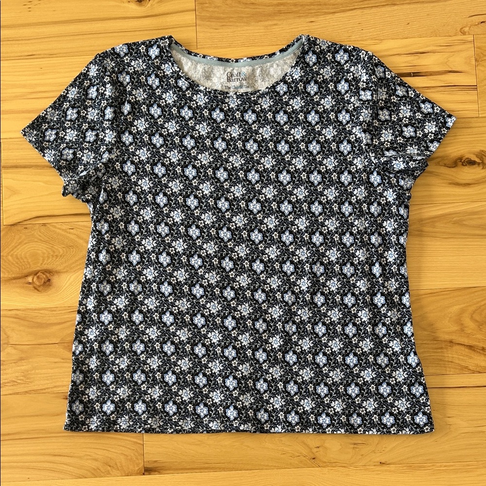 Croft & Barrow Blue with Blue/ White Flower Pattern Tee Shirt Top - Size XL
